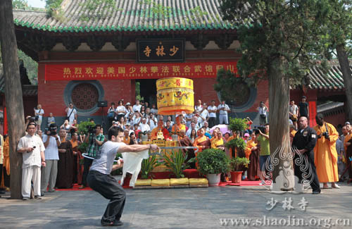 Members from the USSD perform martial arts.[Photo/Shaolin.org.cn]