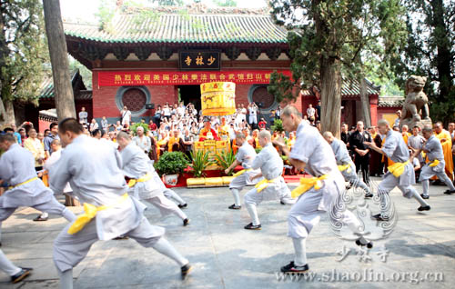 Monks from the Shaolin Temple perform martial arts.[Photo/Shaolin.org.cn] 