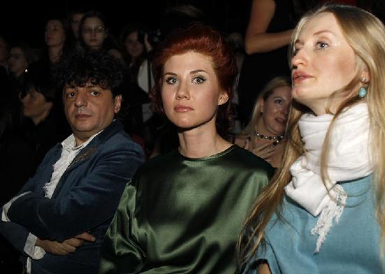 Anna Chapman, who pleaded guilty to being an unregistered foreign agent for Russia while living in the United States and agreed to be deported to Russia in July 2010, watches the Alena Akhmadullina show during Volvo fashion week in Moscow October 31, 2011. [Xinhua] 