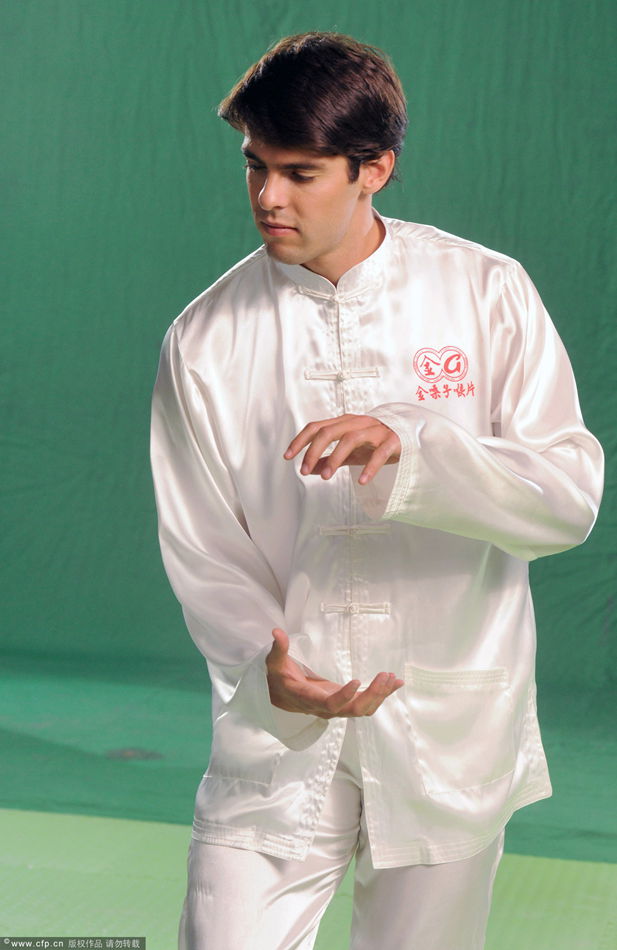 Kaka performs Tai Chi at a sports and culture exchange activity in Liuzhou, south China's Guangxi Province.