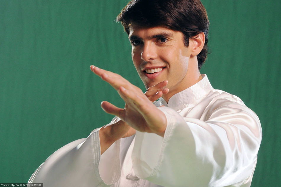 Kaka performs Tai Chi at a sports and culture exchange activity in Liuzhou, south China's Guangxi Province.