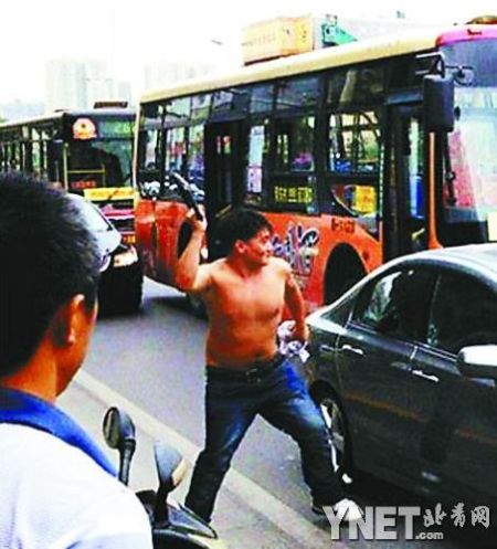 Cai Yang smashes a car's window during the anti-Japan protest in Xi'an city, Shaanxi province in this file photo taken on Sept 15, 2012. [Photo/Ynet.com]