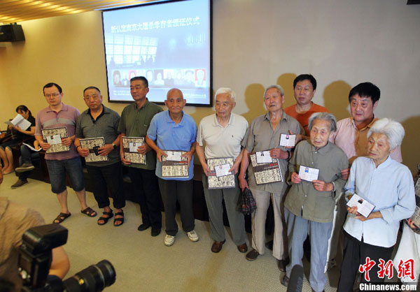 China has newly identified ten more living survivors of the Nanjing Massacre in 1937. The ten survivors receive the certificates at the Nanjing Massacre Memorial Hall on July 6. [Chinanews.com]