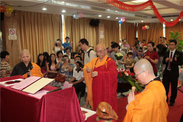 A Buddhism wedding held in Xiamen city, Fujian province on July 6, 2013. 