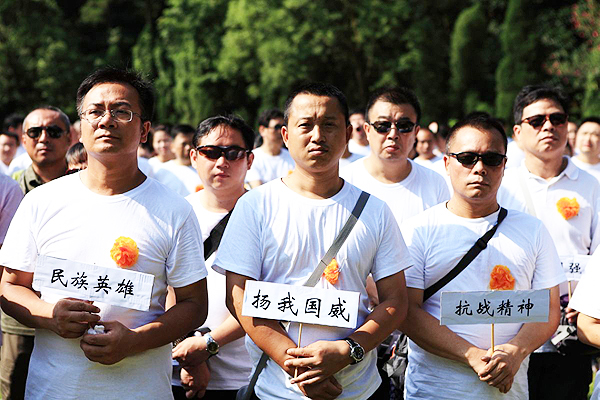More than 1,000 people from all walks of life attend a ceremony marking the return of the shrine of 202 Chinese Expeditionary soldiers killed in a Myanmar mission during World War II to Nanyue Martyrs' Memorial Hall in Hunan province on July 7, 2013. [Photo/Asianewsphoto] 