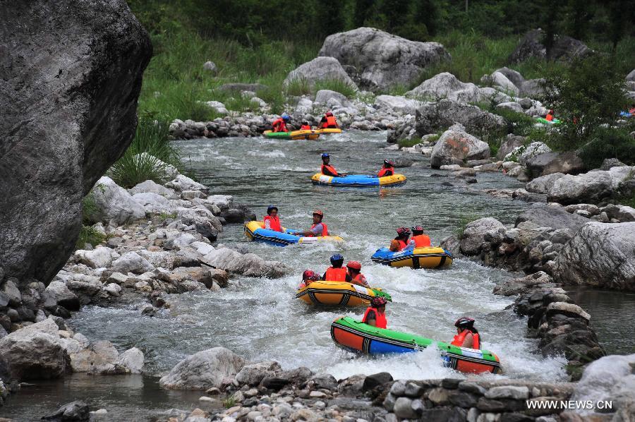 CHINA-XINGSHAN-TOURISM-RAFTING (CN)