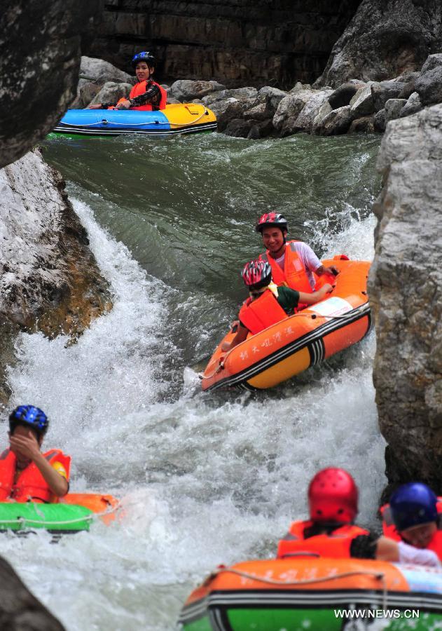 CHINA-XINGSHAN-TOURISM-RAFTING (CN)