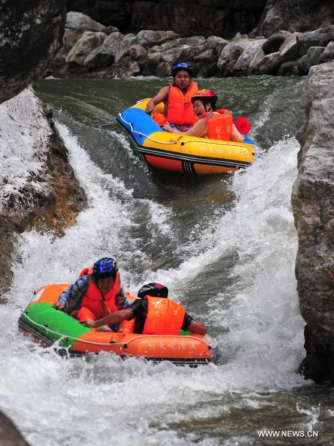 CHINA-XINGSHAN-TOURISM-RAFTING (CN)