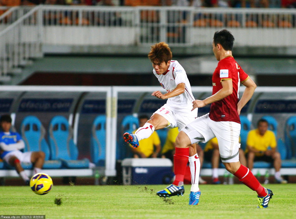 Guangzhou Evergrande eased past Dali Ruilong 7-1 to move into last 8 of Chinese FA Cup on July 10, 2013. 