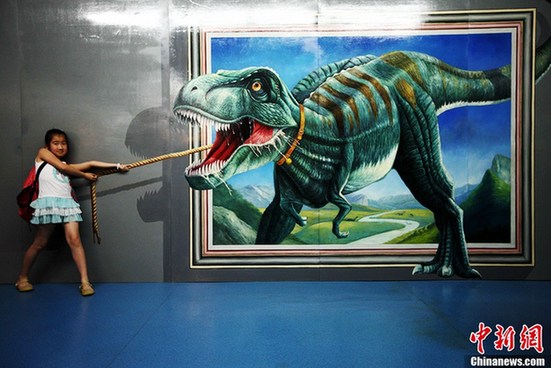 Qingdao 3-D Art Exhibition takes you to Jurassic Park