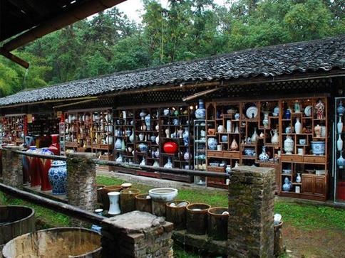 The city of Jingdezhen in Jiangxi Province is hailed as the country's Porcelain Capital for centuries. [CNTV] 