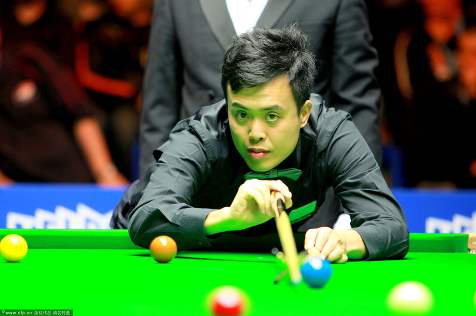 Hong Kong's Marco Fu beats world number one Neil Robertson 9-6 to win the Australian Open. 