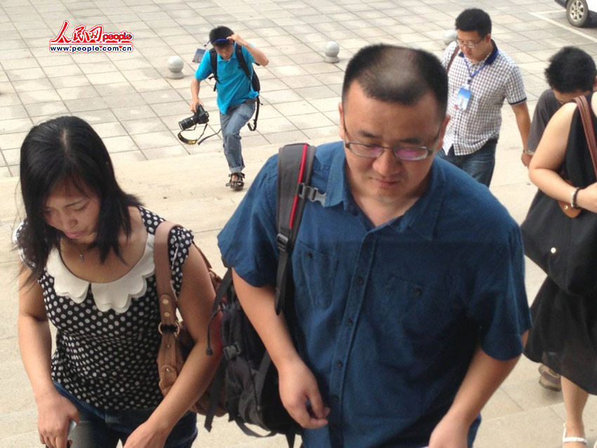 Tang Hui and her lawyer.[Photo/people.com.cn]