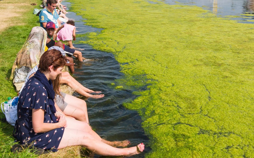 Heat wave grips UK