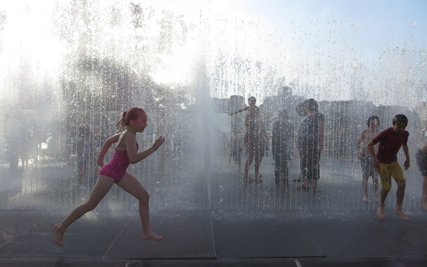 Heat wave grips UK