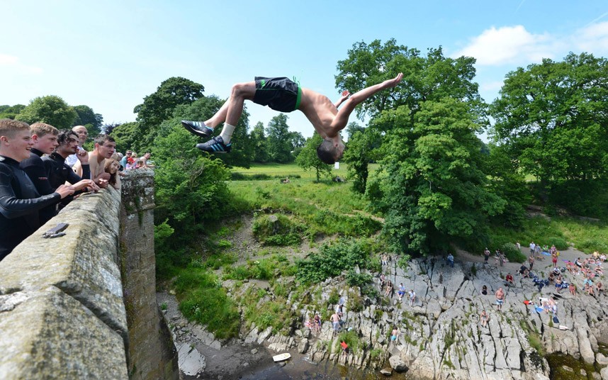 Heat wave grips UK