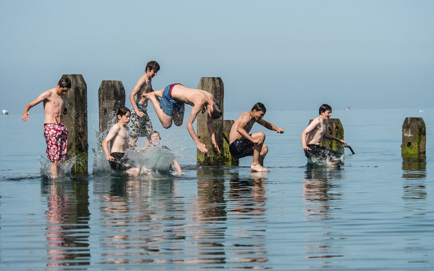 Heat wave grips UK