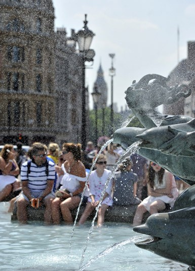 Heat wave grips UK