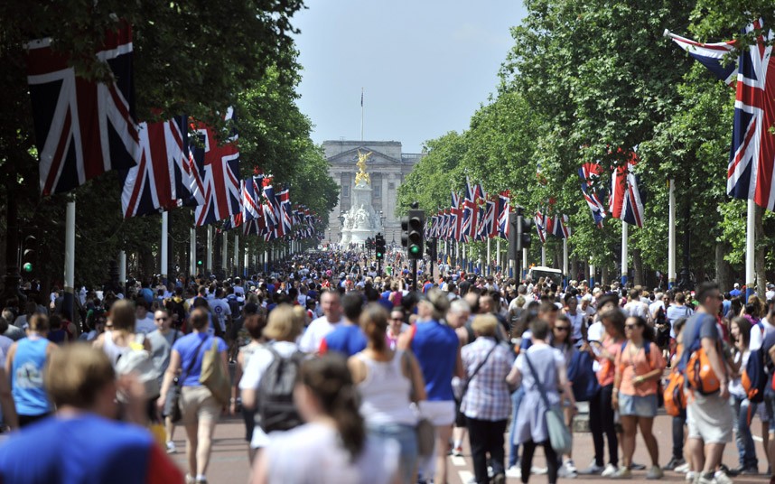 Heat wave grips UK