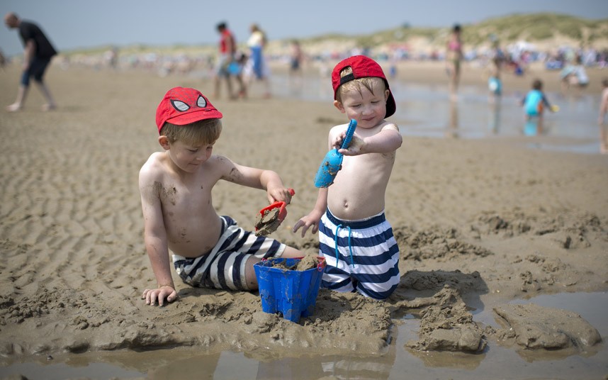 Heat wave grips UK