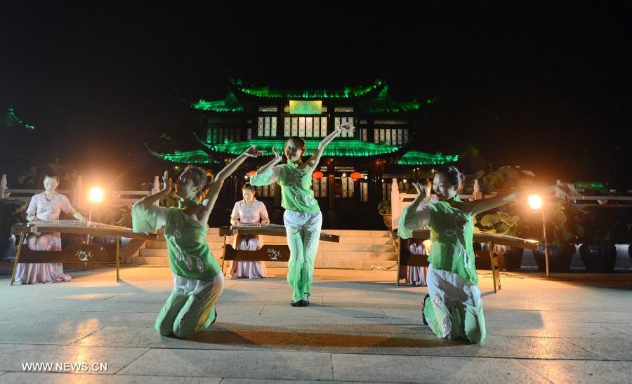 #CHINA-JIANGSU-YANGZHOU-SLENDER WEST LAKE-NIGHT VIEW(CN)