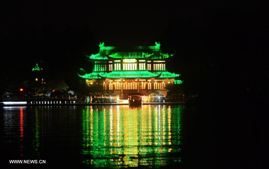 #CHINA-JIANGSU-YANGZHOU-SLENDER WEST LAKE-NIGHT VIEW(CN)