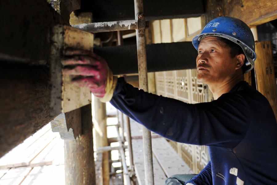 CHINA-GANSU-JIAYU PASS-MAINTENANCE (CN) 