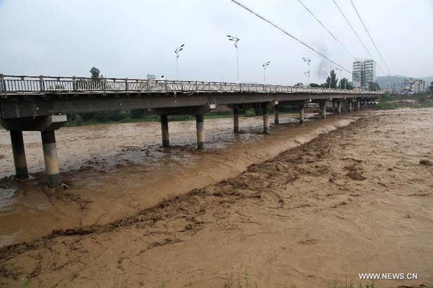 Water level of the Dong River rises due to continuous torrential rain, in Chengxian County of Longnan City, northwest China&apos;s Gansu Province, July 25, 2013. A torrential rain battered Chengxian County Wednesday night, causing landslips, collapses and traffic disrupted. A total of 1,060 residents have been evacuated by now.