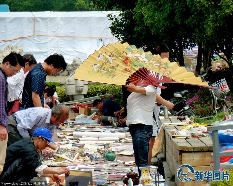 The series of photos show how Chinese people prevent themselves from sunshine. [Photo/Xinhua]