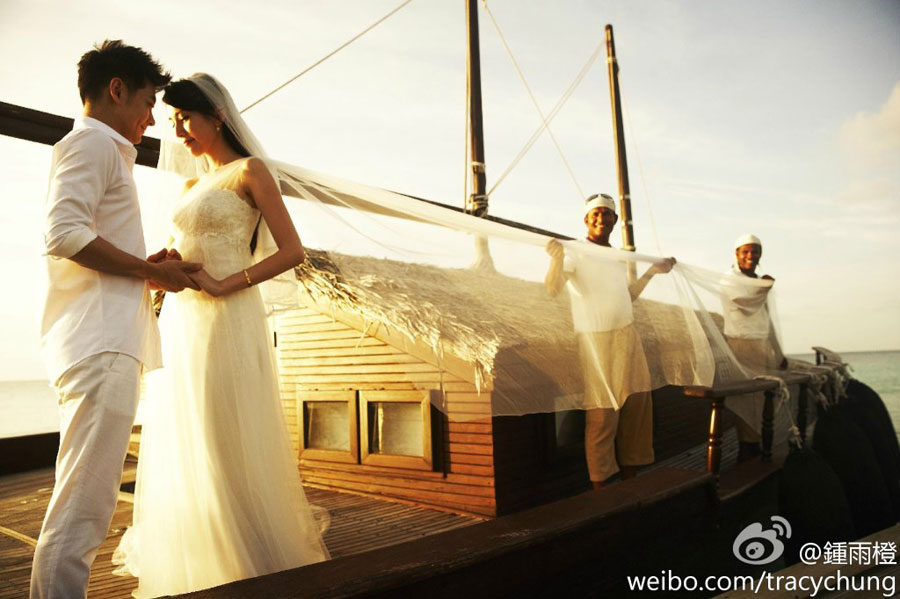 林志颖陈若仪结婚三年，于今年7月30日在泰国补办婚礼，并在微博曝光一组唯美婚纱照。据悉，婚礼西式、泰式结合，儿子小小志等三位小朋友担任花童。[Weibo.com]
