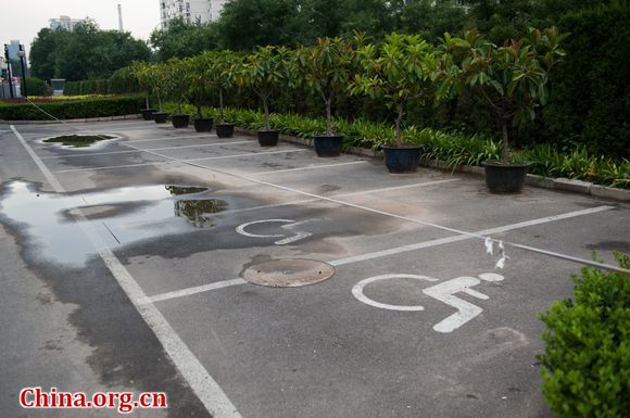 Handicapped spots for the disabled parking are barred by a rope in China Rehabilitation Research Centre.[Chen Boyuan / China.org.cn]
