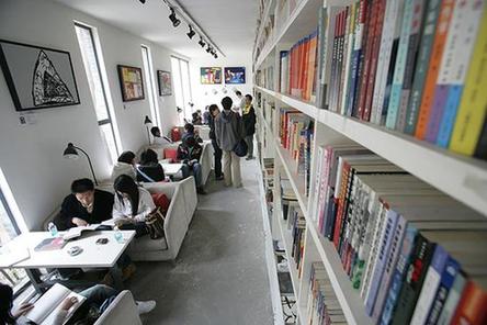 The One Way Street Library bookstore is the must-go destination for avid readers in Beijing. 