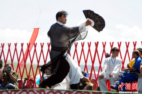 Representatives from 11 factions of wushu,displayed their skills during the Tianshan Mountain Cultural Week in Tekes county, Ili Kazak autonomous prefecture of Xinjiang Uygur autonomous region, August 3, 2013.[Photo/Chinanews.cn] 