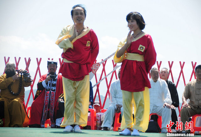 Representatives from 11 factions of wushu,displayed their skills during the Tianshan Mountain Cultural Week in Tekes county, Ili Kazak autonomous prefecture of Xinjiang Uygur autonomous region, August 3, 2013.[Photo/Chinanews.cn]