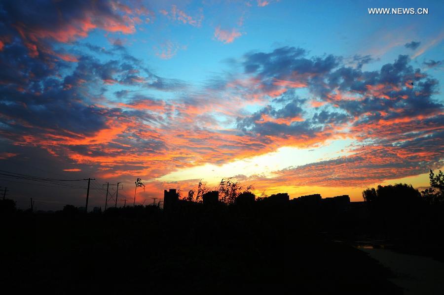 #CHINA-JIANGSU-YANGZHOU-RED CLOUDS(CN)