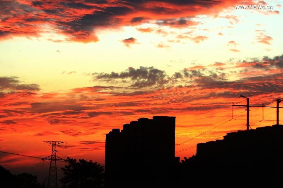 #CHINA-JIANGSU-YANGZHOU-RED CLOUDS(CN)