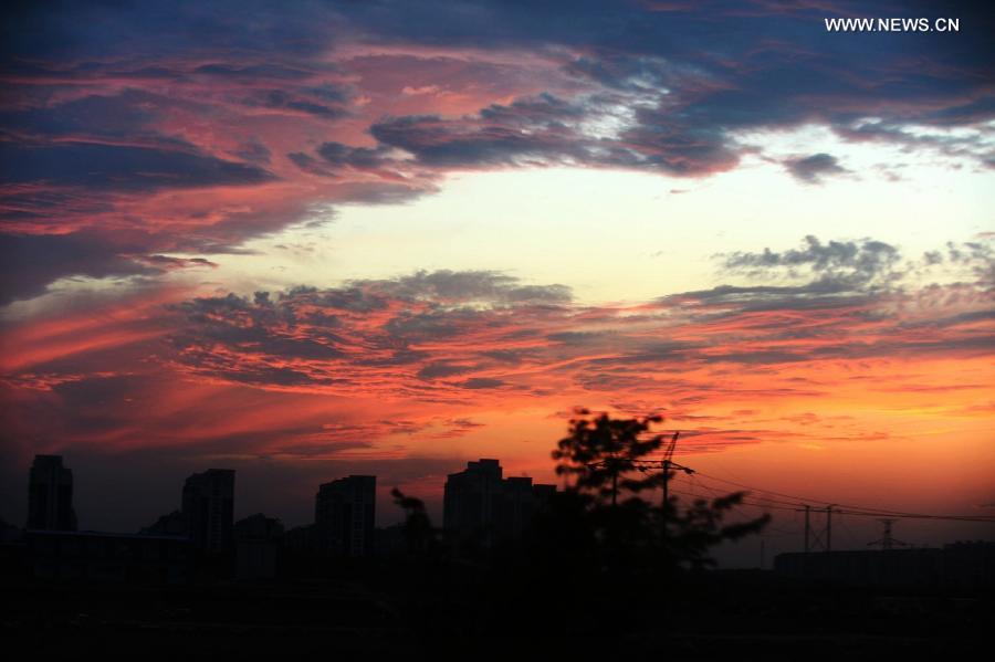 #CHINA-JIANGSU-YANGZHOU-RED CLOUDS(CN)