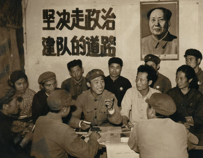 The slogans beside a portrait of Chairman Mao reads 'Be resolute to keep the army building in line with the political principle.' [Photo/Chinadaily.com.cn]