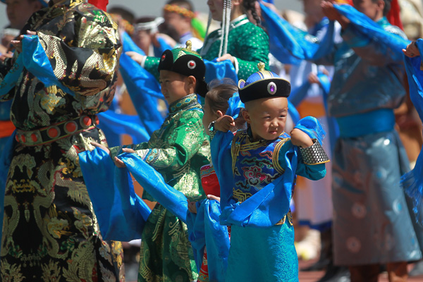 The Naadam Festival in Xinlingol runs through Sunday. Featuring a range of sports and artistic events, the fair is the Inner Mongolia Autonomous Region&apos;s largest traditional festival and this year attracted around 3,000 athletes. [Photo/China Daily]