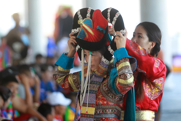 The Naadam Festival in Xinlingol runs through Sunday. Featuring a range of sports and artistic events, the fair is the Inner Mongolia Autonomous Region&apos;s largest traditional festival and this year attracted around 3,000 athletes. [Photo/China Daily]