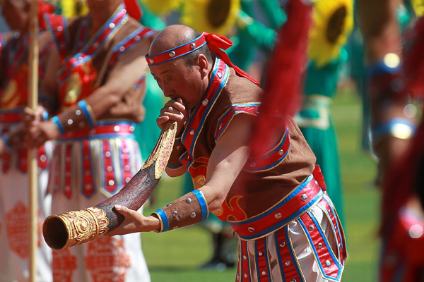 The Naadam Festival in Xinlingol runs through Sunday. Featuring a range of sports and artistic events, the fair is the Inner Mongolia Autonomous Region&apos;s largest traditional festival and this year attracted around 3,000 athletes. [Photo/China Daily]