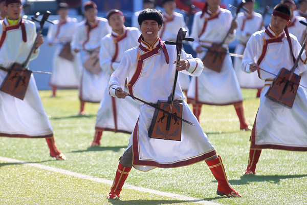 The Naadam Festival in Xinlingol runs through Sunday. Featuring a range of sports and artistic events, the fair is the Inner Mongolia Autonomous Region&apos;s largest traditional festival and this year attracted around 3,000 athletes. [Photo/China Daily]