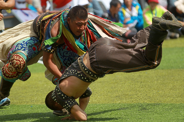 The Naadam Festival in Xinlingol runs through Sunday. Featuring a range of sports and artistic events, the fair is the Inner Mongolia Autonomous Region&apos;s largest traditional festival and this year attracted around 3,000 athletes. [Photo/China Daily]