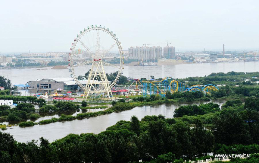 The swollen Heilongjiang River submerges part of the Daheihe Island in Heihe City, northeast China&apos;s Heilongjiang Province, Aug. 8, 2013. Continuous downpours since July left floodwater from tributaries to flow into the Heilongjiang River, putting much pressure on flood control in the lower reaches. As of Tuesday, the water level of the Heilongjiang River in Heihe reached 96.66 meters, surpassing the record level recorded in 1998 by 0.6 meters.