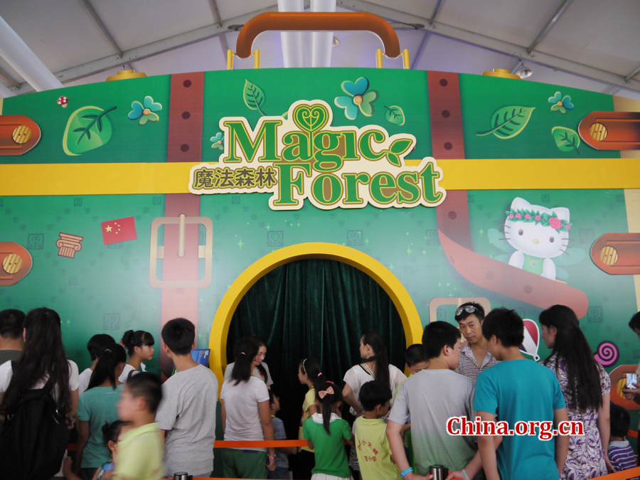 The world animation all-star tour kicked off today at the Landscape Avenue near Beijing's National Stadium. The indoor carnival, which will last 22 days till August 31, features four differently themed sections: a Mickey Mouse area, the Transformers area, the Hello Kitty area and the area of Chinese cartoon star Monkey King. On the 10,000 square meter-large playground, both children and cartoon fans can enjoy cartoon films, get interactive and take photos with their most beloved cartoon heroes.