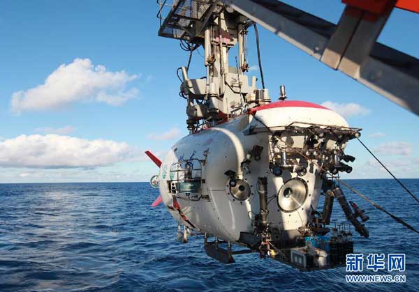 Photo taken on Aug. 11, 2013 shows China’s manned submersible Jiaolong aboard its support ship. Jiaolong collected variety of exotic sea creatures from the China Pacific polymetallic nodule exploration contract area in the eastern Pacific Ocean on Sunday. This is Jiaolong's third descent into eastern Pacific. 