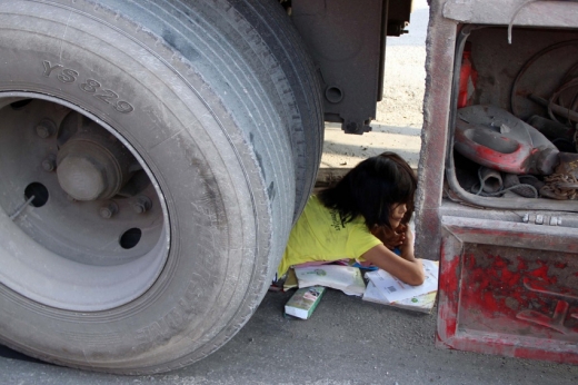 Girl Trapped Under Truck Remains Calm Cn