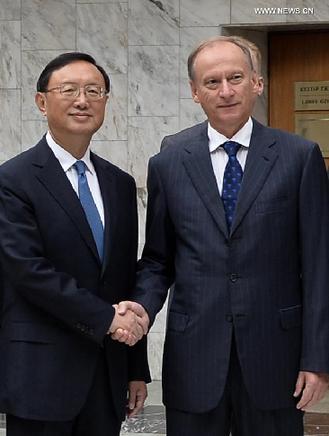 Chinese State Councilor Yang Jiechi (L) and Russian Security Council Secretary Nikolai Patrushev hold the ninth round of the China-Russia strategic security consultations in Moscow, capital of Russia, on Aug. 15, 2013. [Jia Yuchen/Xinhua]