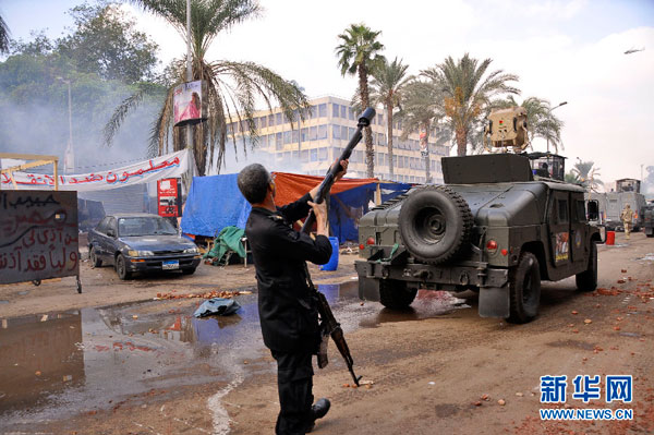 埃及安全部队14日上午开始对首都开罗的反政府示威者进行清场，图为清场现场。