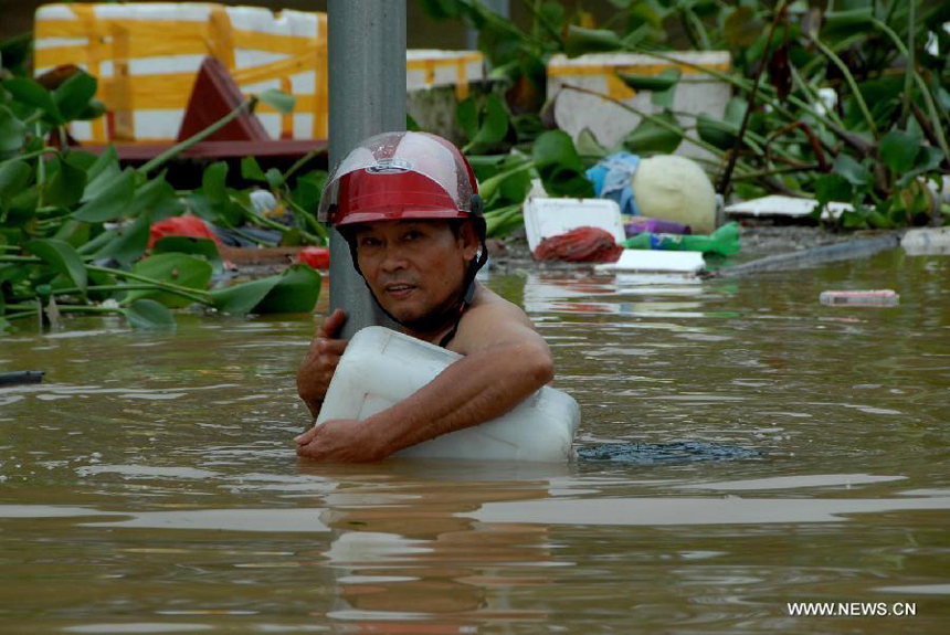 A man waits to be rescued in Hanguang Town of Yingde City, south China&apos;s Guangdong Province, Aug. 18, 2013. 